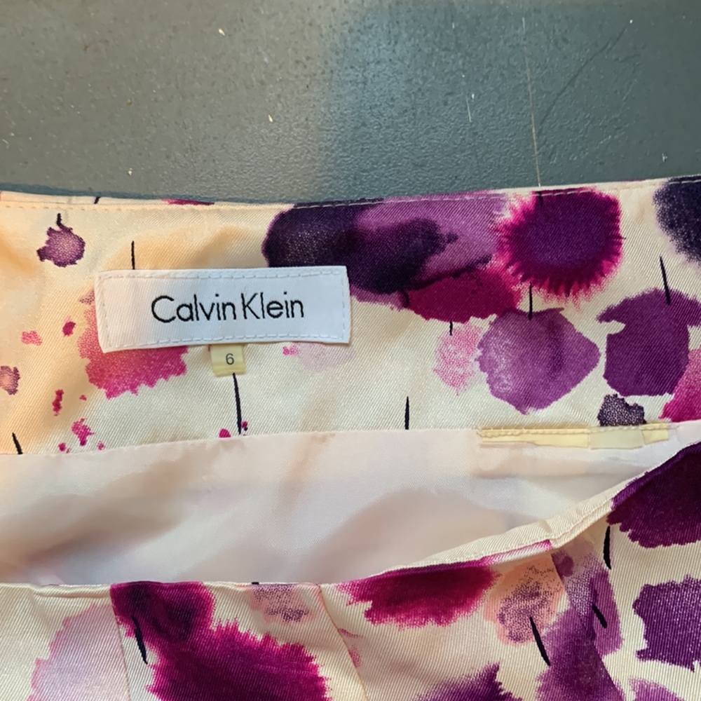 Calvin Klein Womans Pleated Skirt, Size 6 - Picture 5 of 5